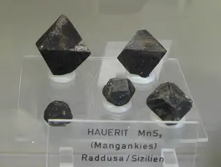 Hauerit - Raddusa, Sizilien.jpg