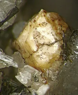 Clinoptilolite-K, Lovozerite-169453.jpg
