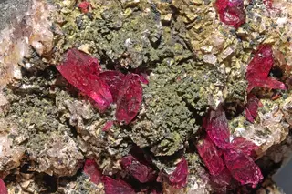 Rosélite, cobaltaustinite, dolomite 1100.FS2015.jpg