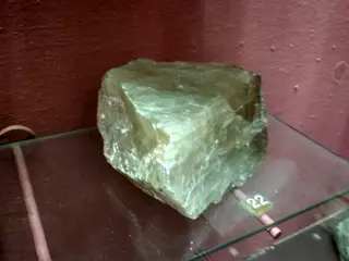 MNEIN Moldova - Iceland spar - found in Cosăuți.jpg