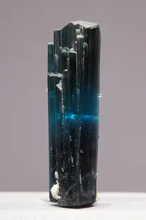 Indicolite Paprok MNHN Minéralogie Inv. 200.49.jpg