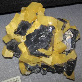 Ferroan calcite-galena (2nd Sovietsky Mine, Dalnegorsk, Russia).jpg