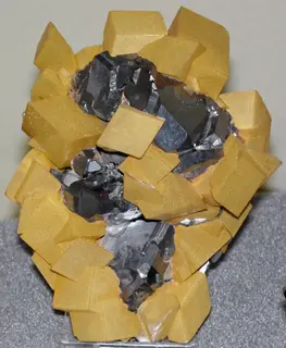 Ferroan calcite-galena (Dalnegorsk Skarn Deposit, Late Cretaceous, 70-90 Ma; 2nd Sovietsky Mine, Dalnegorsk, Russia) 2.jpg