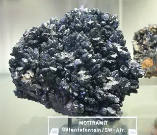 Mottramit - Mineralogisches Museum Bonn (7284).jpg