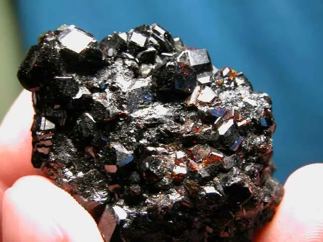 Granat melanit Kazachstan.jpg
