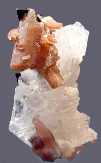 Nenadkevichite-Epididymite-Rhodochrosite-20232.jpg