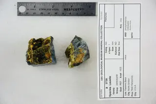 Laueite and Phosphoferrite, Mitridatite, and Diadochite (48522437841).jpg