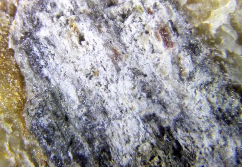 Deveroite-(Ce).jpg