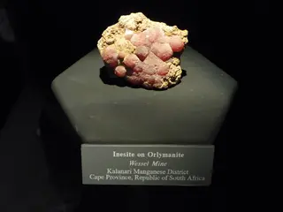 Inesite on Orlymanite from Cape Province, Southafrica.jpg