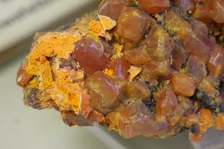 Auripigment mineralogisches museum bonn.jpg