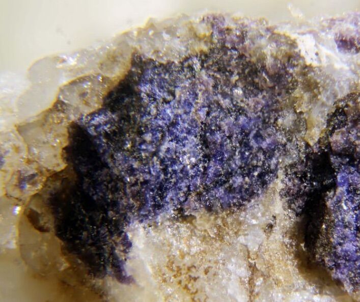Dusmatovite