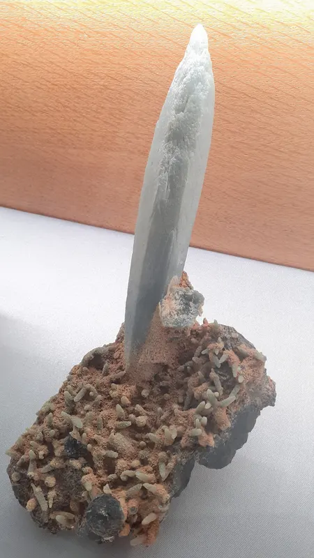 Prase quartz, Musee de Mineralogie, Paris, 2025.jpg