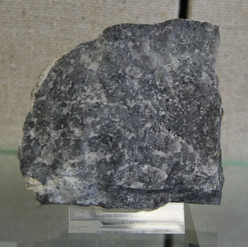Spurrit-Larnit-Fels (RK 2206 P1890027).jpg