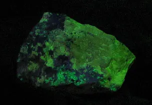 Esperite under UV light.jpg