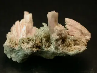 Zoisite (Thulite)-191739.jpg