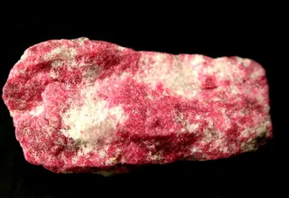 Zoisite (variety thulite)-540383.jpg