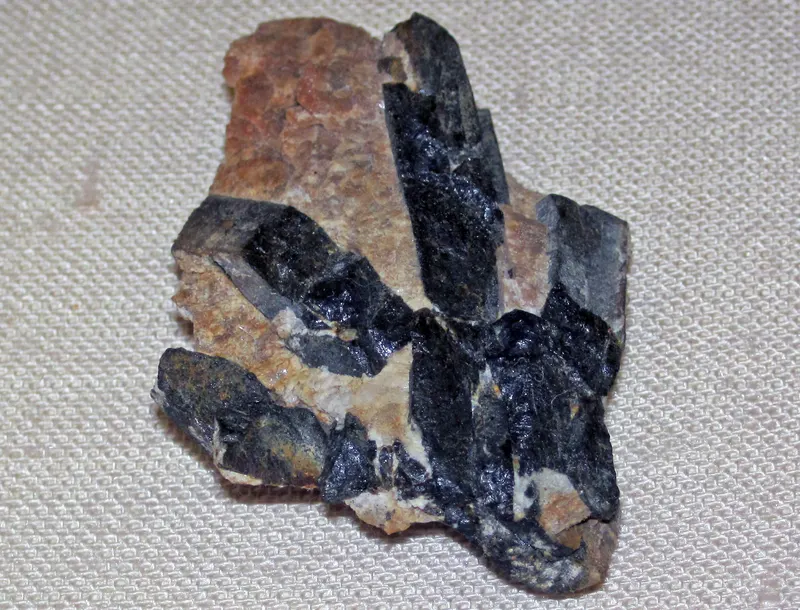 Uranothorite (Pacoima Canyon Pegmatite, Mesoproterozoic, ~1191 Ma; Pacoima Canyon, Los Angeles County, California, USA) (26810695371).jpg