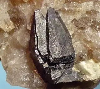 Fergusonite-(Y)-135271.jpg