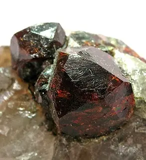 Almandine-131923.jpg