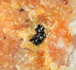 Holotype material of manganiakasakaite-(La) and ferriakasakaite-(Ce) (cropped).png