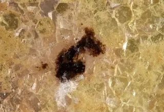 Ferriandrosite-(Ce)-sirka-zaberu-2-mm.jpg