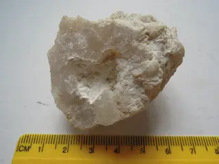 White opal - SiO2·nH2O (24835588082).jpg