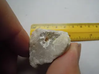 White opal - SiO2·nH2O (25507724623).jpg