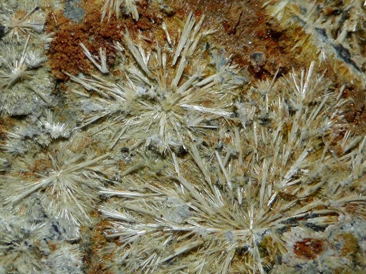 Ferristrunzite