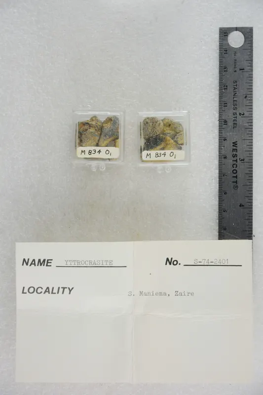 Yttrocrasite (47975489108).jpg