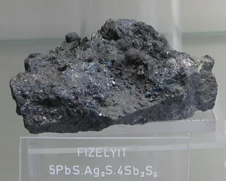 Fizelyit - Mineralmuseum Bonn.jpg