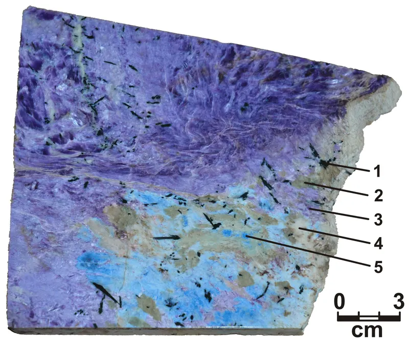 Fluorcarletonite-containing charoitite.png