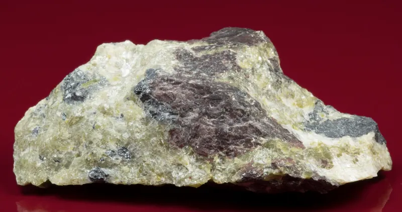 Althausite-Hematite-Lizardite-704015.jpg
