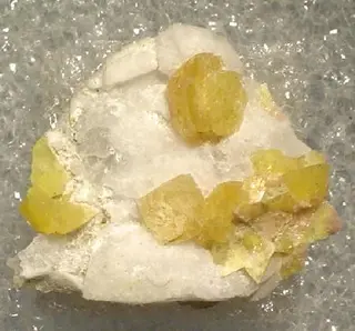 Fresnoite-Quartz-192717.jpg