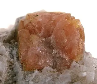 Analcime-Fresnoite-rare08-2-75b.jpg