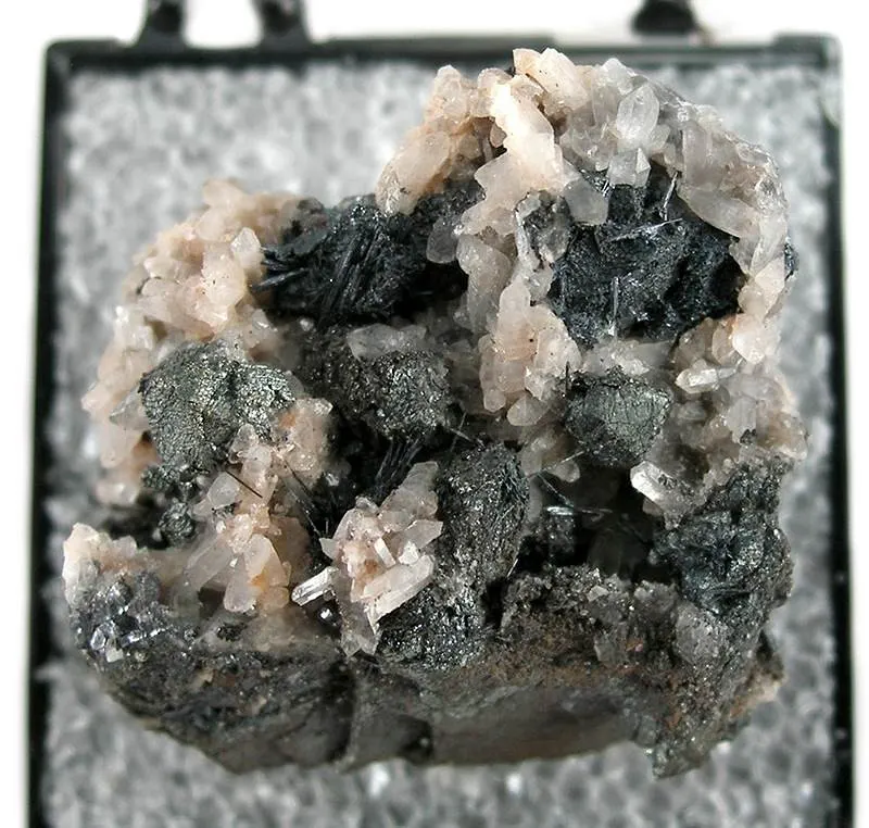 Furutobeite-Quartz-Tennantite-180490.jpg