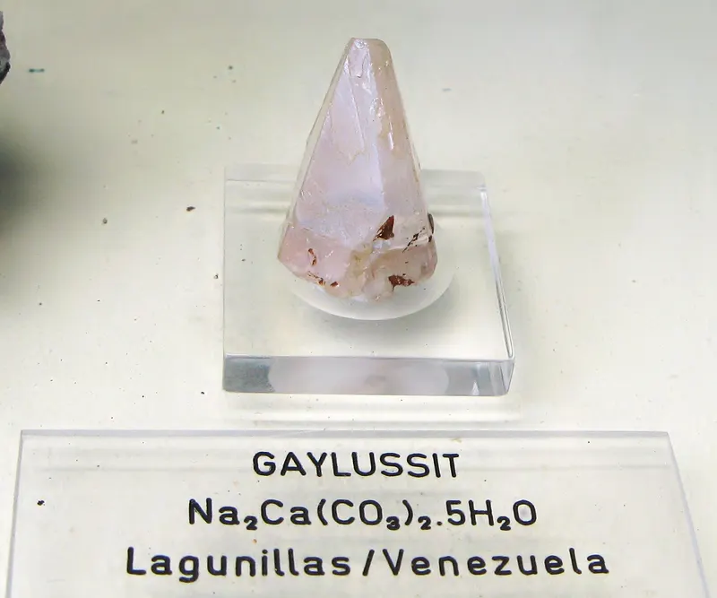 Gaylussit - Lagunillas, Venezuela.jpg