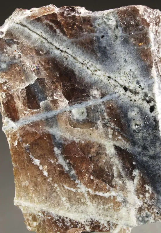 RM2444-alumoakermanite.jpg
